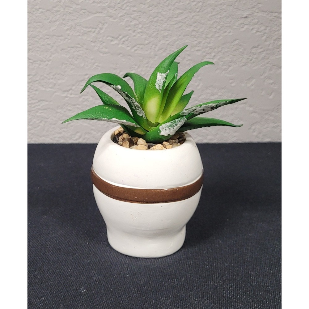 Silver Buffalo Friday the 13th Jason Mask Mini Planter Ceramic Faux Succulent - Picture 3 of 6